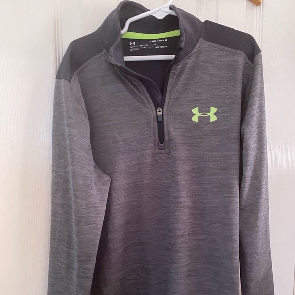 Under Armour Top‎ - Picture 1 of 5